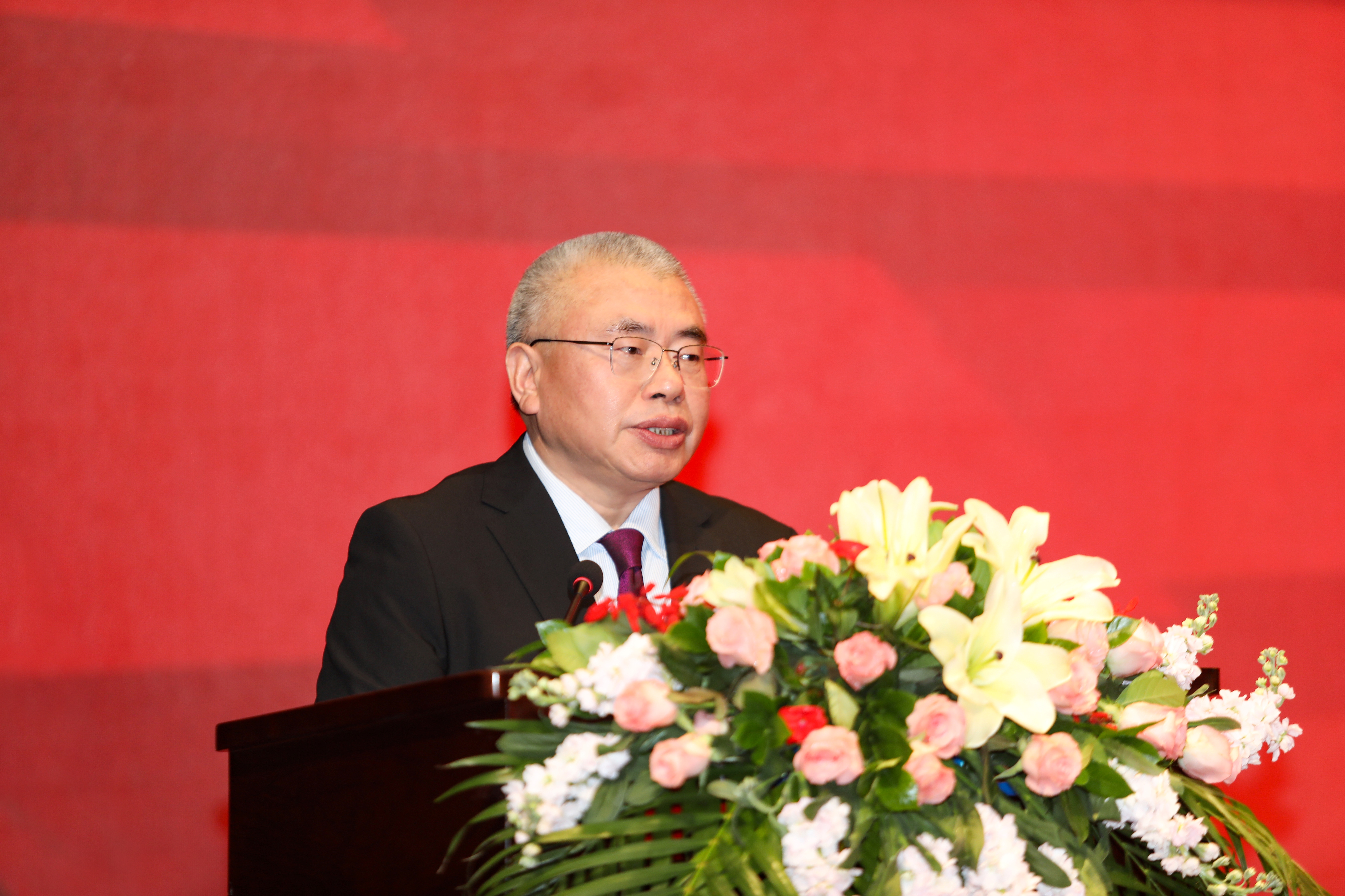 1.集團(tuán)公司黨委書記、董事長(zhǎng)、總經(jīng)理?xiàng)畎矅?guó)作大會(huì)致辭.JPG